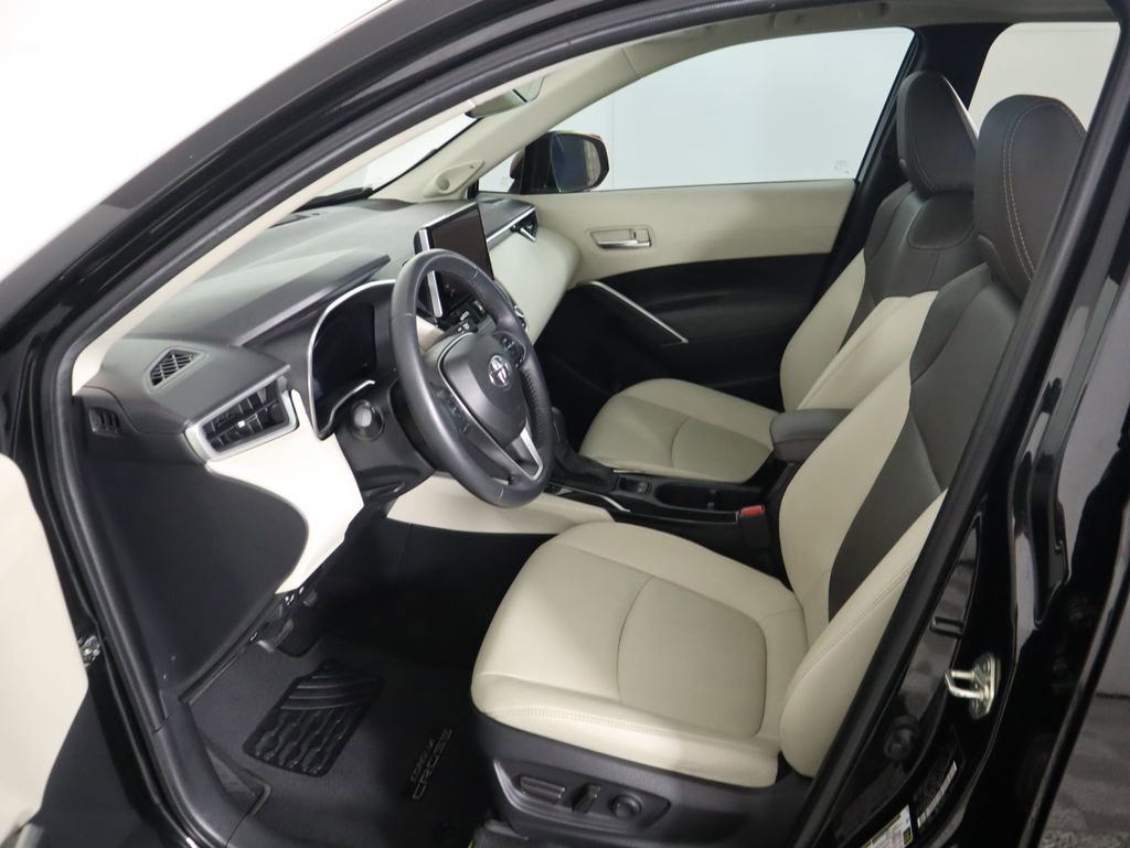 Used 2023 Toyota Corolla Cross XLE image 19