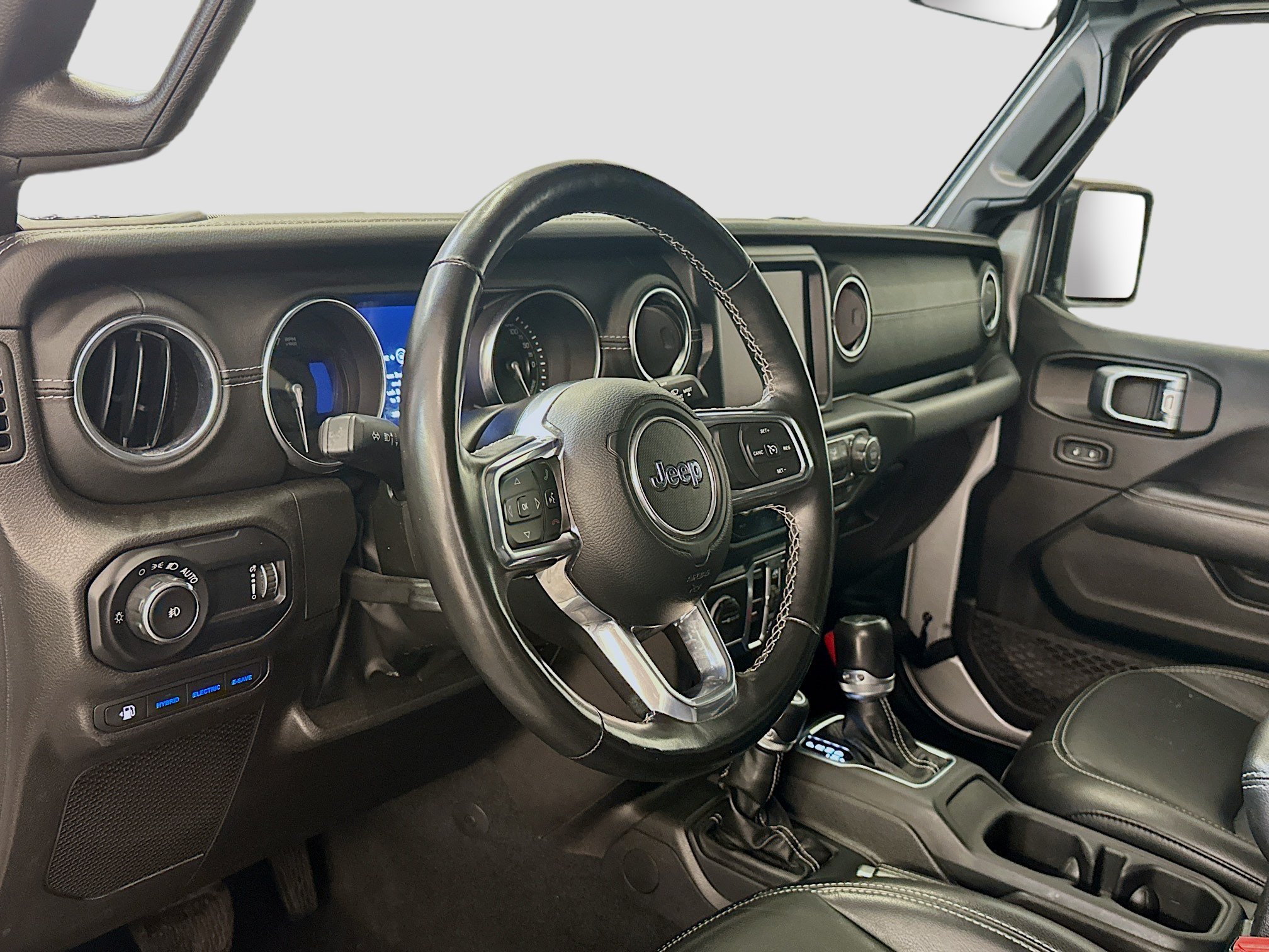 Used 2023 Jeep Wrangler Unlimited Sahara w/ Cold Weather Group AWD/4WD image 18