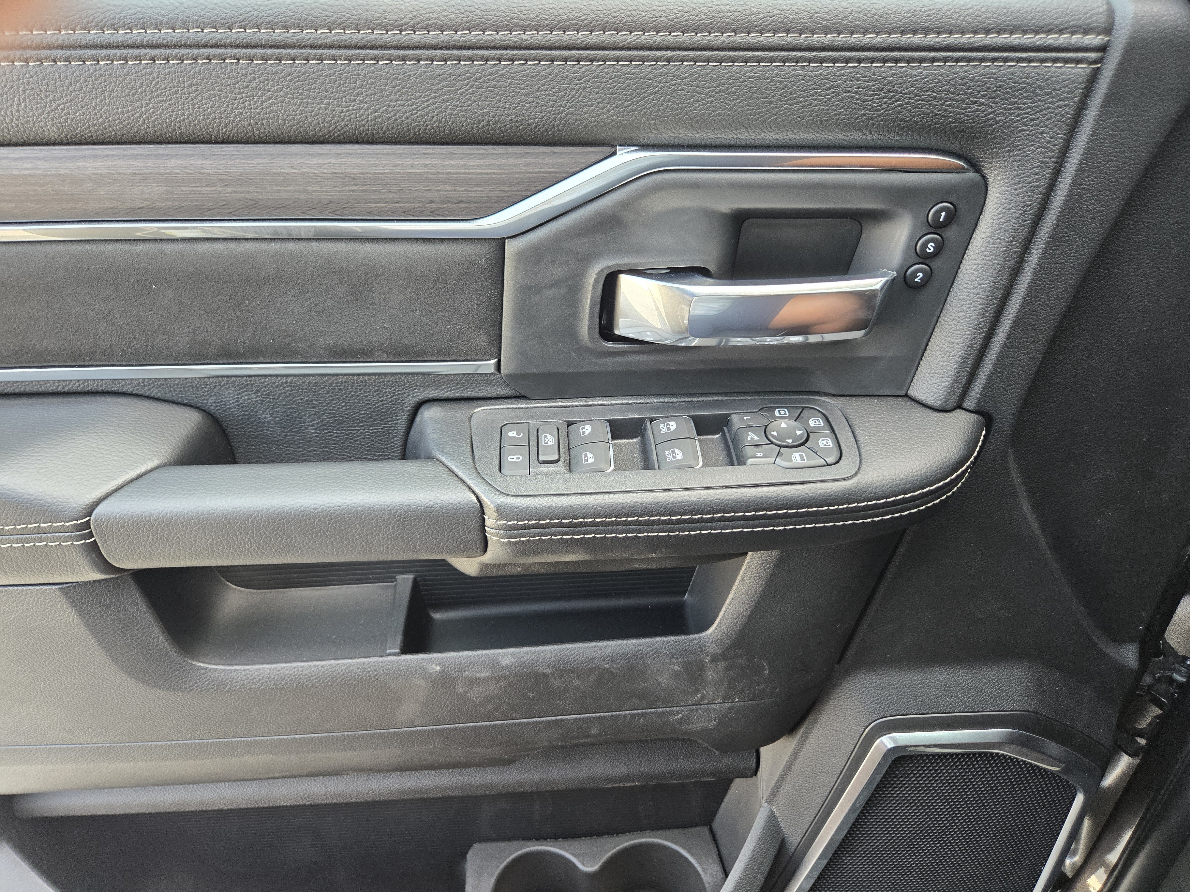 New 2027 RAM 2500 Laramie w/ Night Edition AWD/4WD image 18