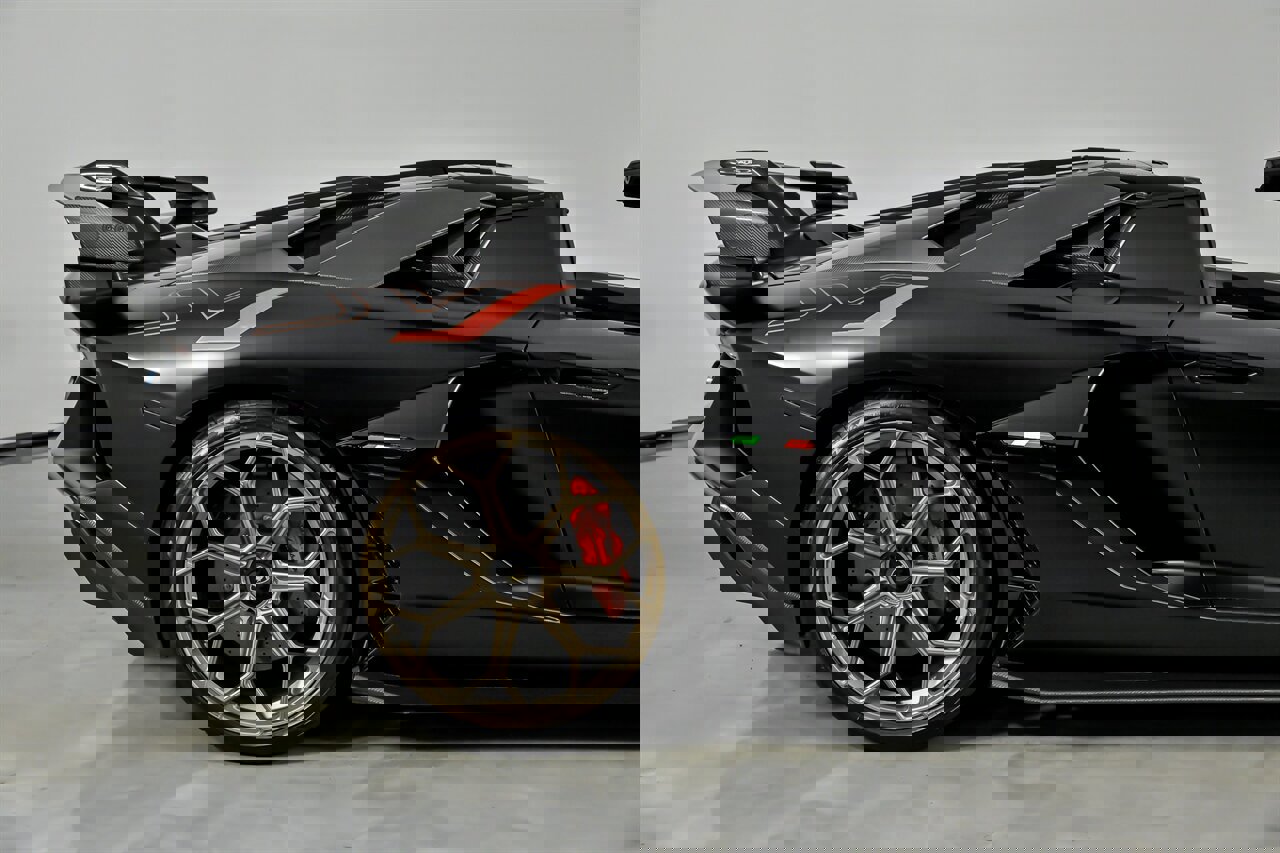 Used 2021 Lamborghini Aventador SVJ image 13