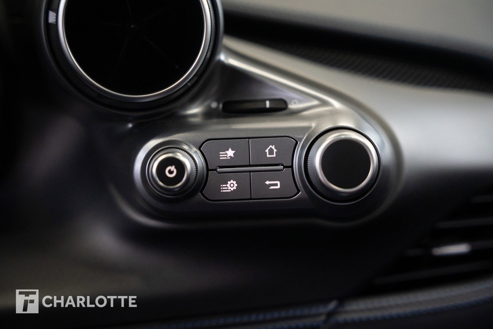 Used 2021 Ferrari F8 Tributo image 28