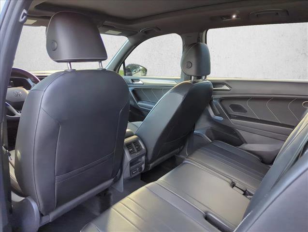 Used 2022 Volkswagen Tiguan SE R-Line image 19