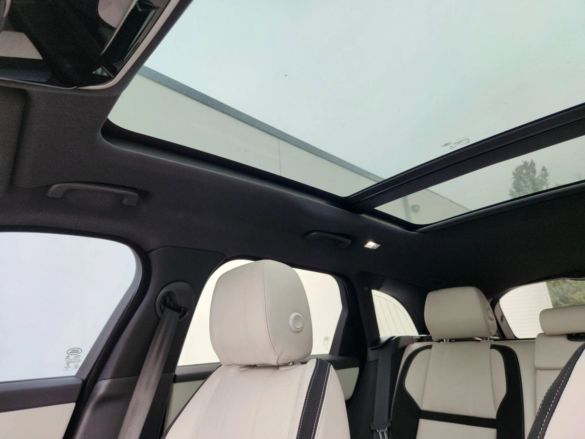 Used 2020 Land Rover Range Rover Velar R-Dynamic S image 16