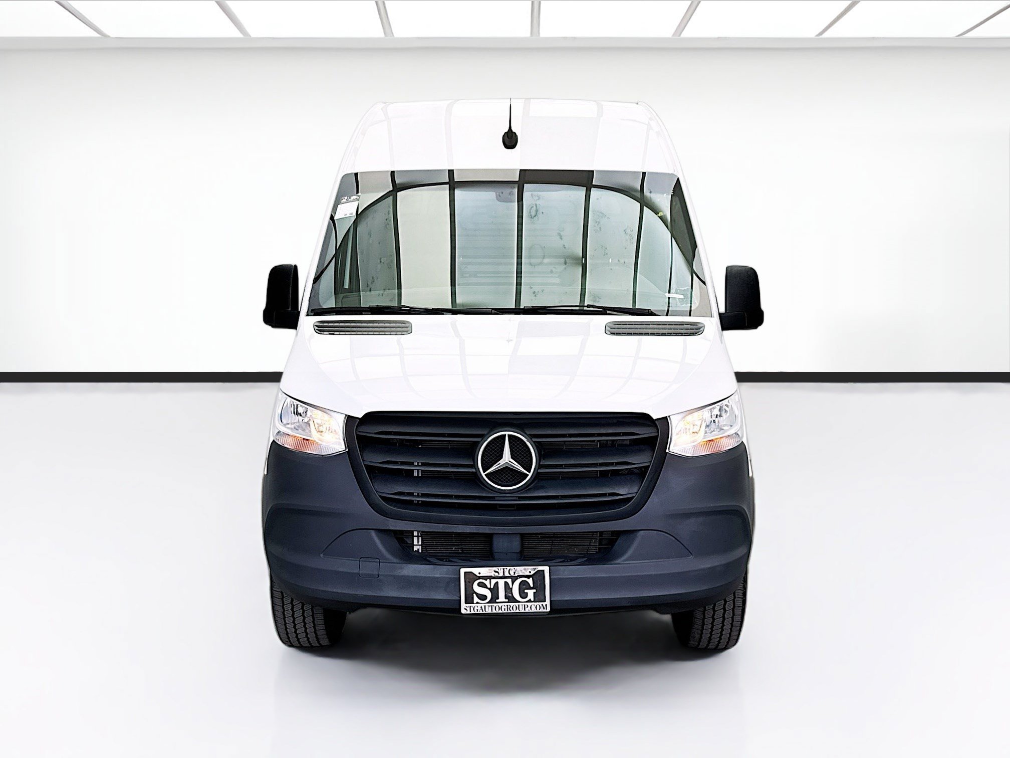 Used 2024 Mercedes-Benz Sprinter 2500 image 2