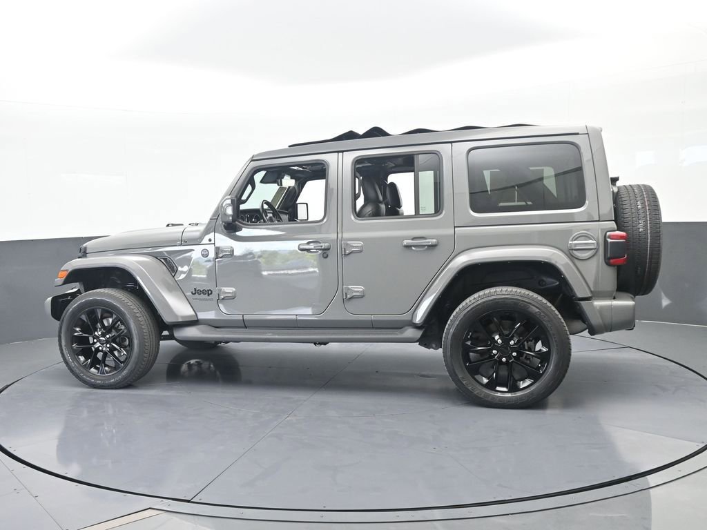 Used 2022 Jeep Wrangler Unlimited Sahara AWD/4WD image 3