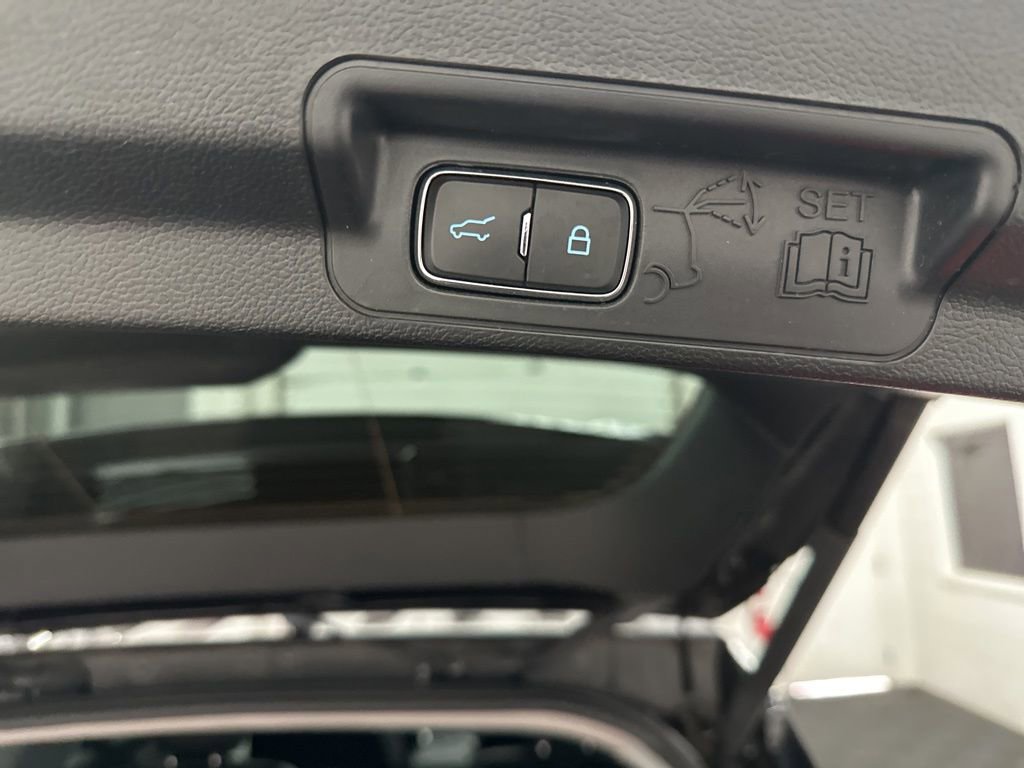 Used 2023 Ford Explorer XLT w/ Equipment Group 202A AWD/4WD image 38