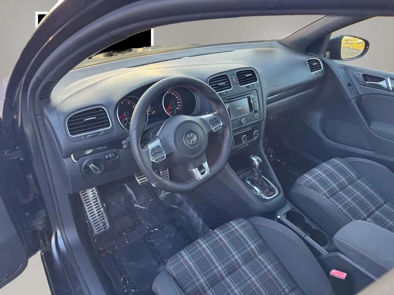 Used 2011 Volkswagen Golf 4-Door image 11