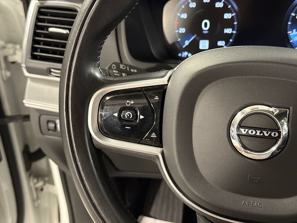 Used 2022 Volvo XC90 T5 Momentum w/ Climate Package AWD/4WD image 12