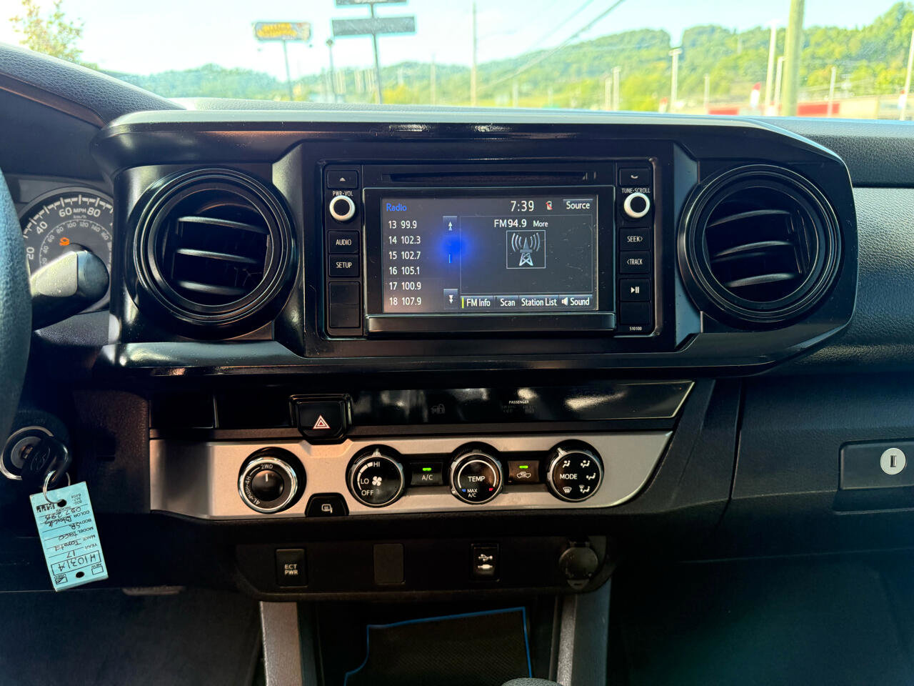 Used 2017 Toyota Tacoma SR image 9