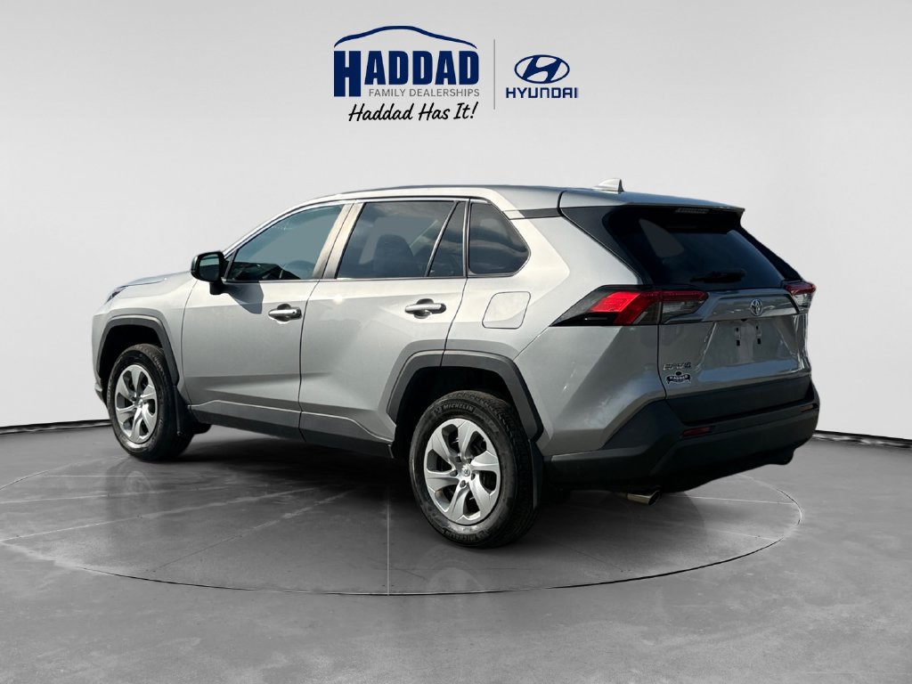 Used 2022 Toyota RAV4 LE AWD/4WD image 3