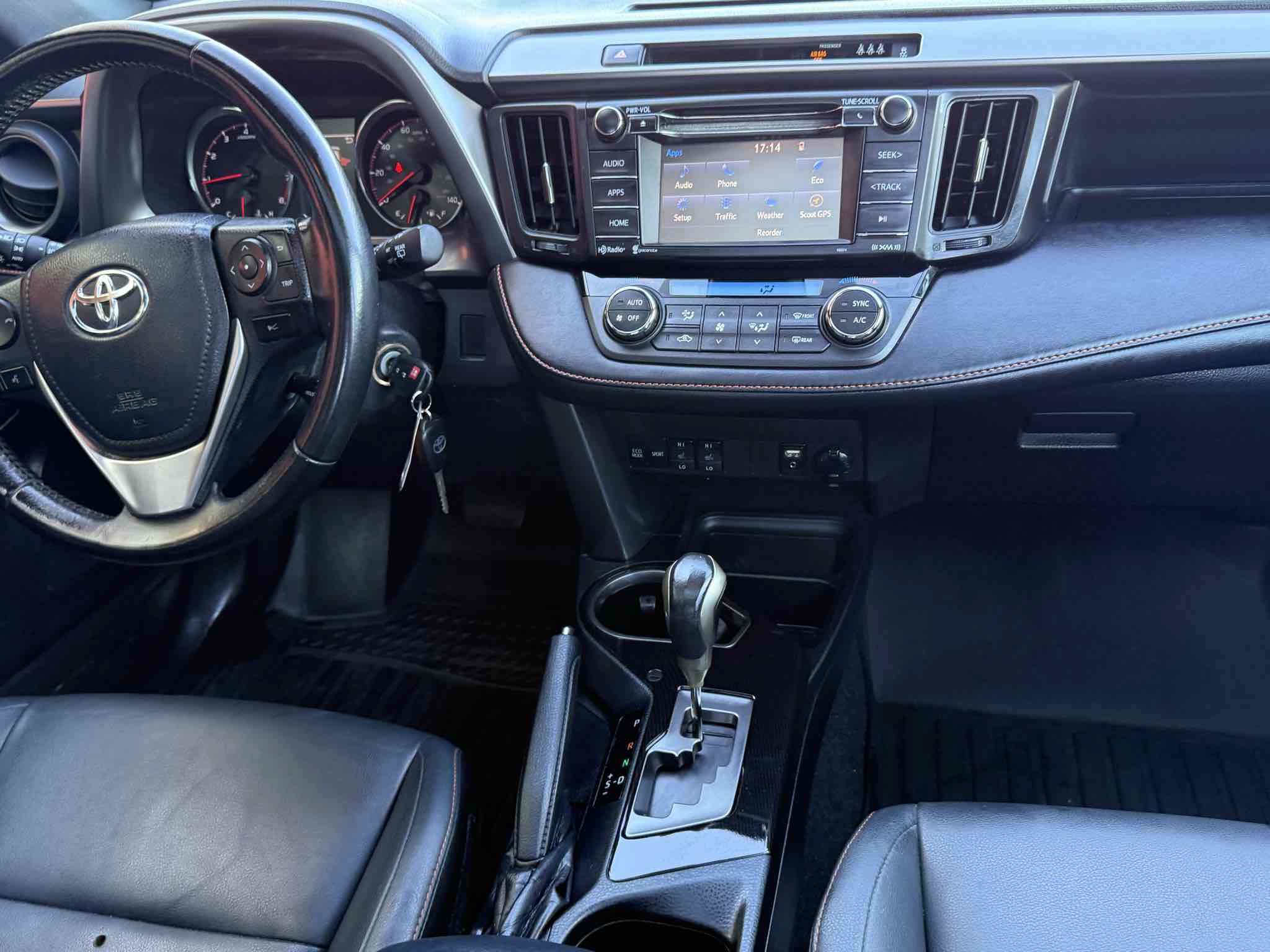 Used 2018 Toyota RAV4 SE w/ All Weather Liner Package FWD image 15