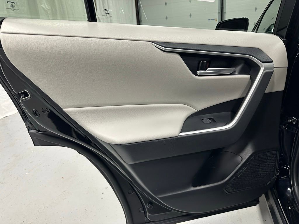Used 2025 Toyota RAV4 XLE image 41