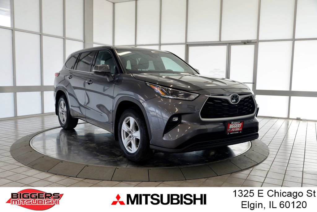 Used 2021 Toyota Highlander LE image 1