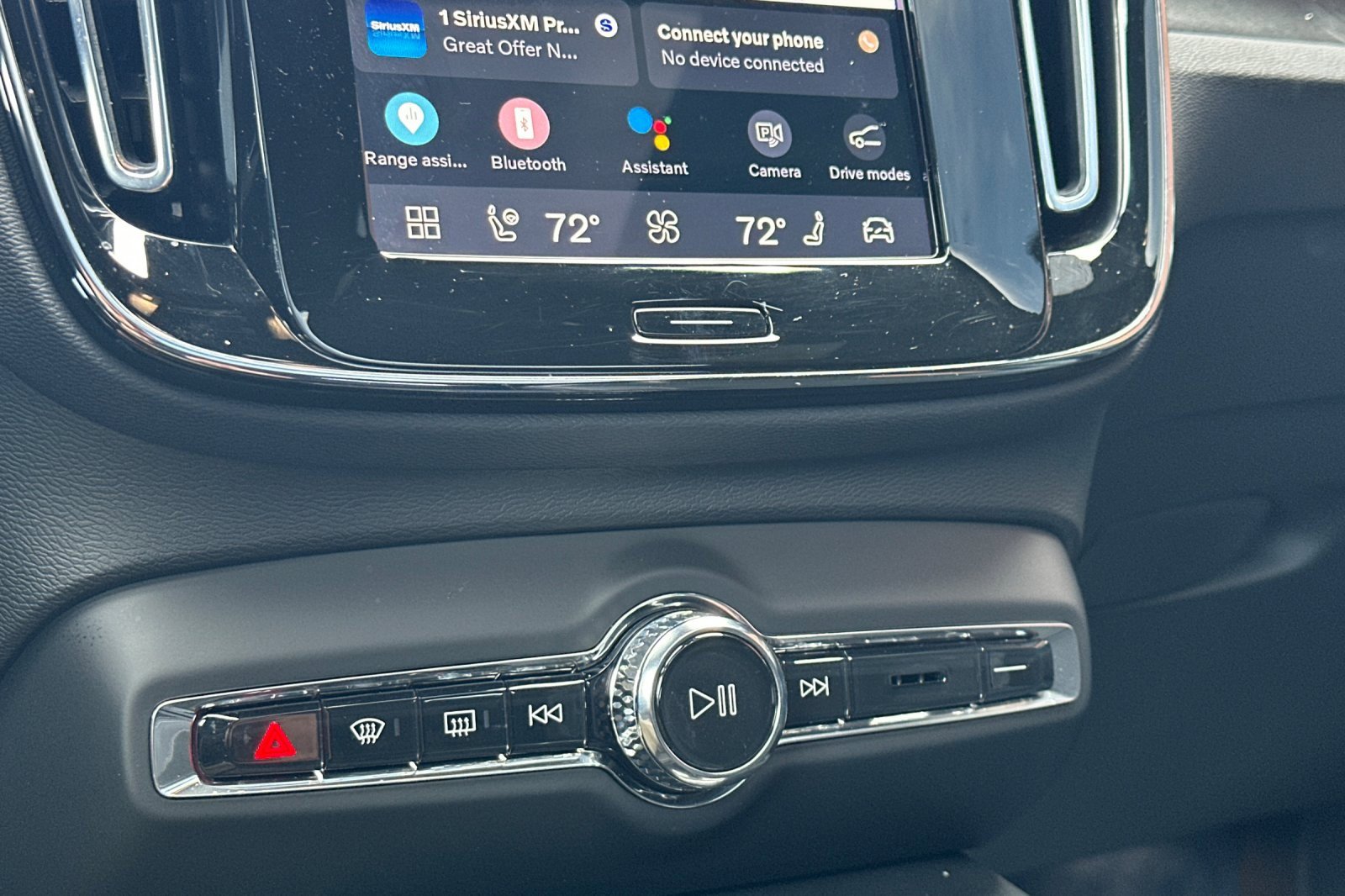 Used 2025 Volvo EX40 Ultra w/ Protection Package Premier image 24