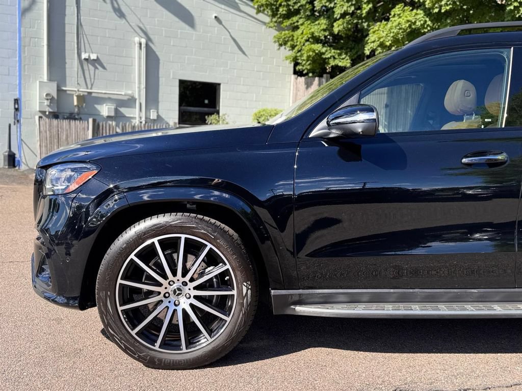 Used 2026 Mercedes-Benz GLS 580 4MATIC image 10