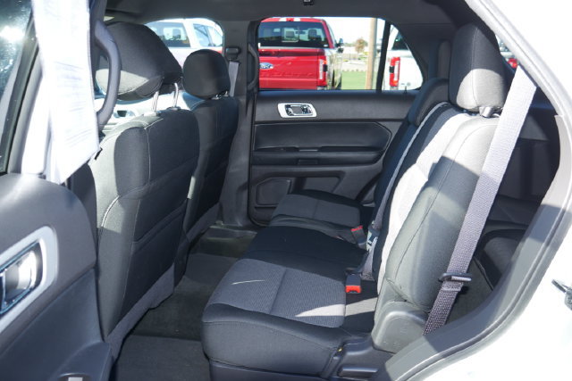 Used 2015 Ford Explorer XLT w/ Equipment Group 201B FWD image 21