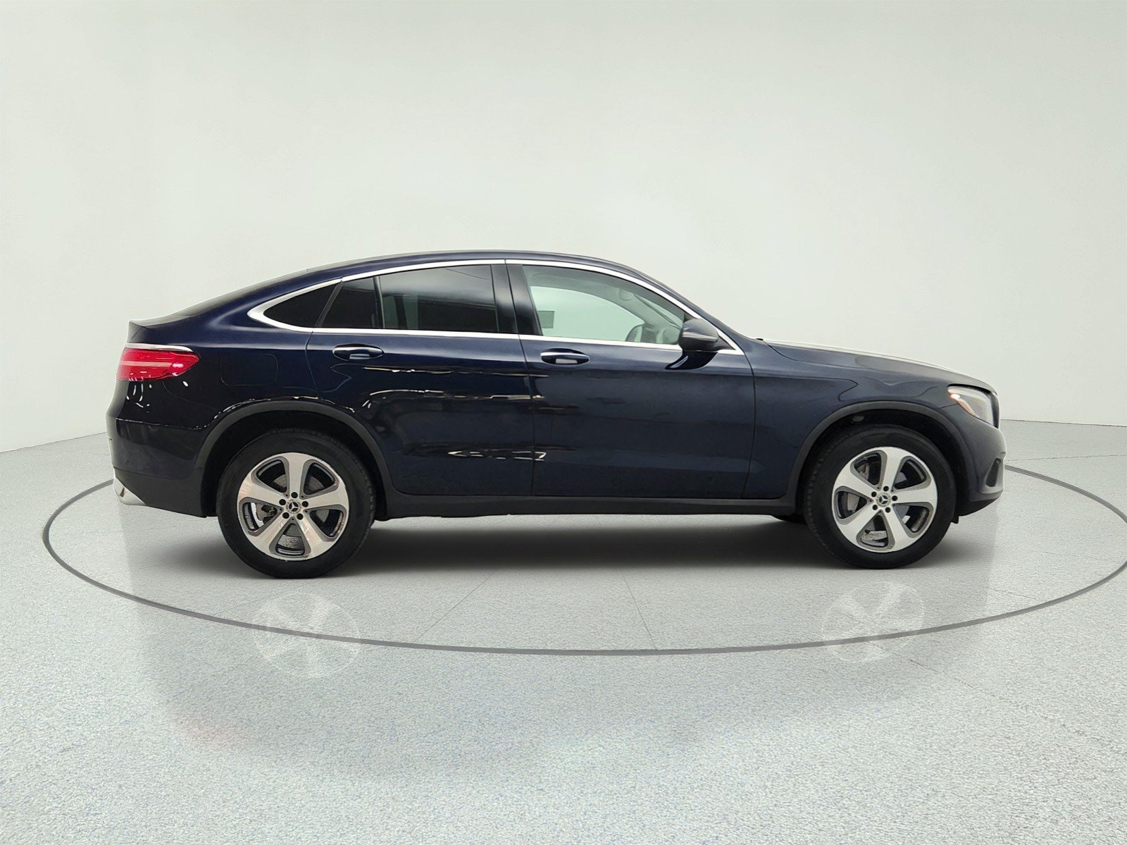 Used 2017 Mercedes-Benz GLC 300 4MATIC Coupe image 4