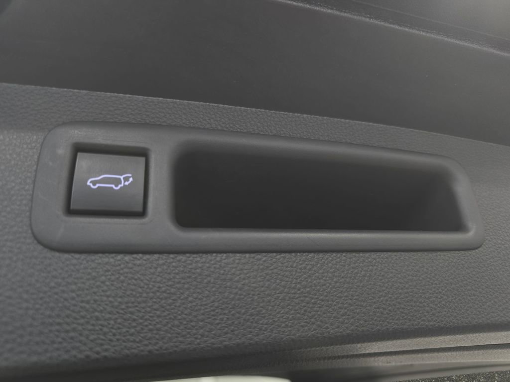 Used 2022 Toyota Highlander LE image 29