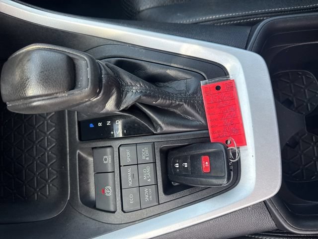 Used 2021 Toyota RAV4 XLE AWD/4WD image 19