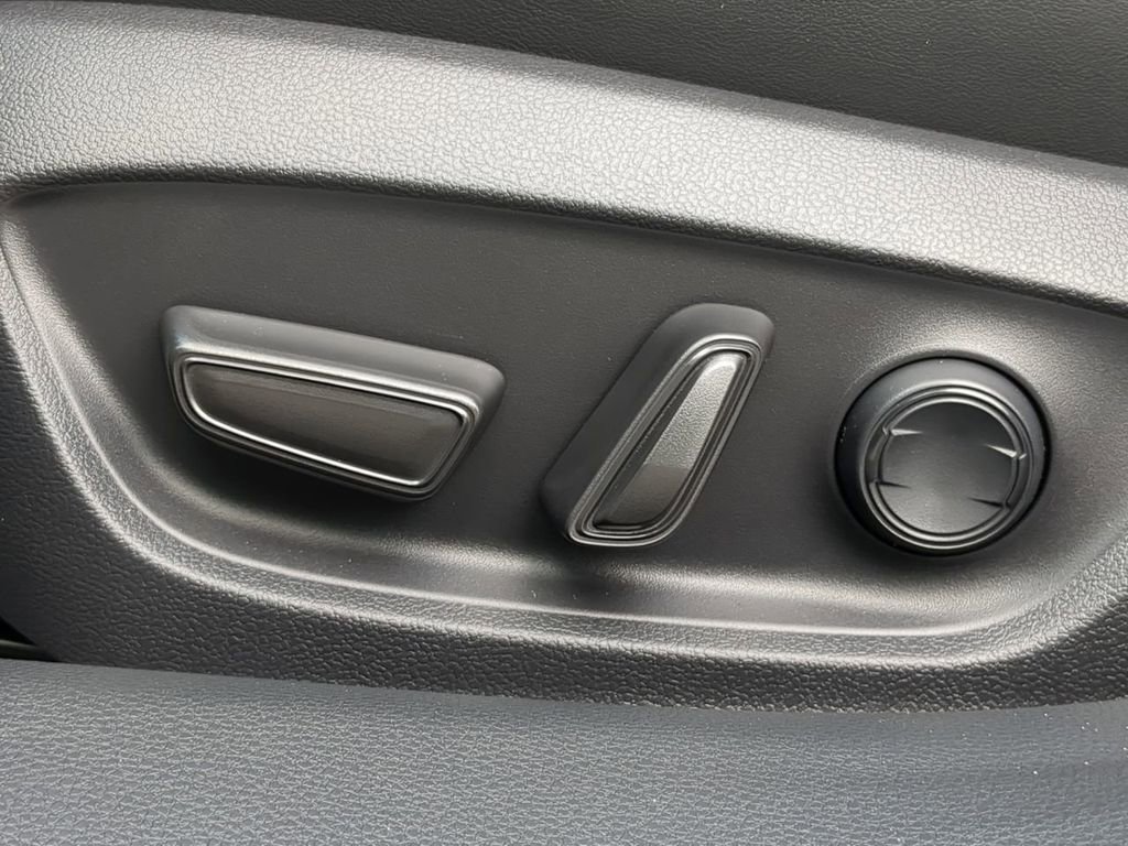 New 2025 Toyota Prius XSE image 19