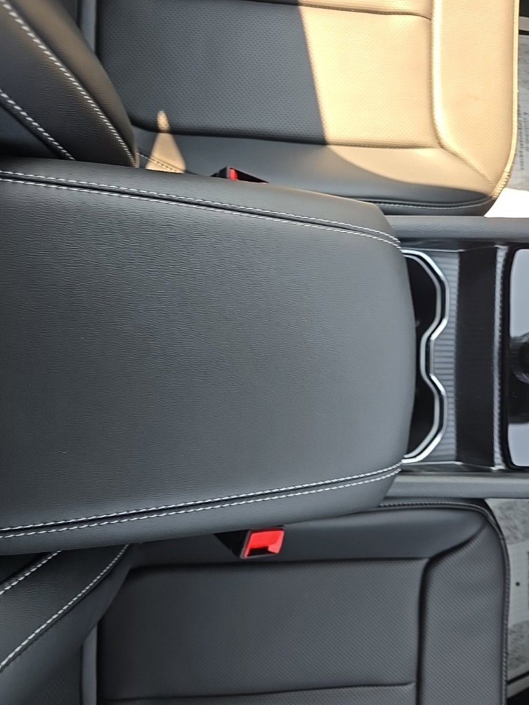 New 2025 Jeep Grand Cherokee L Limited w/ Luxury Tech Group II image 39