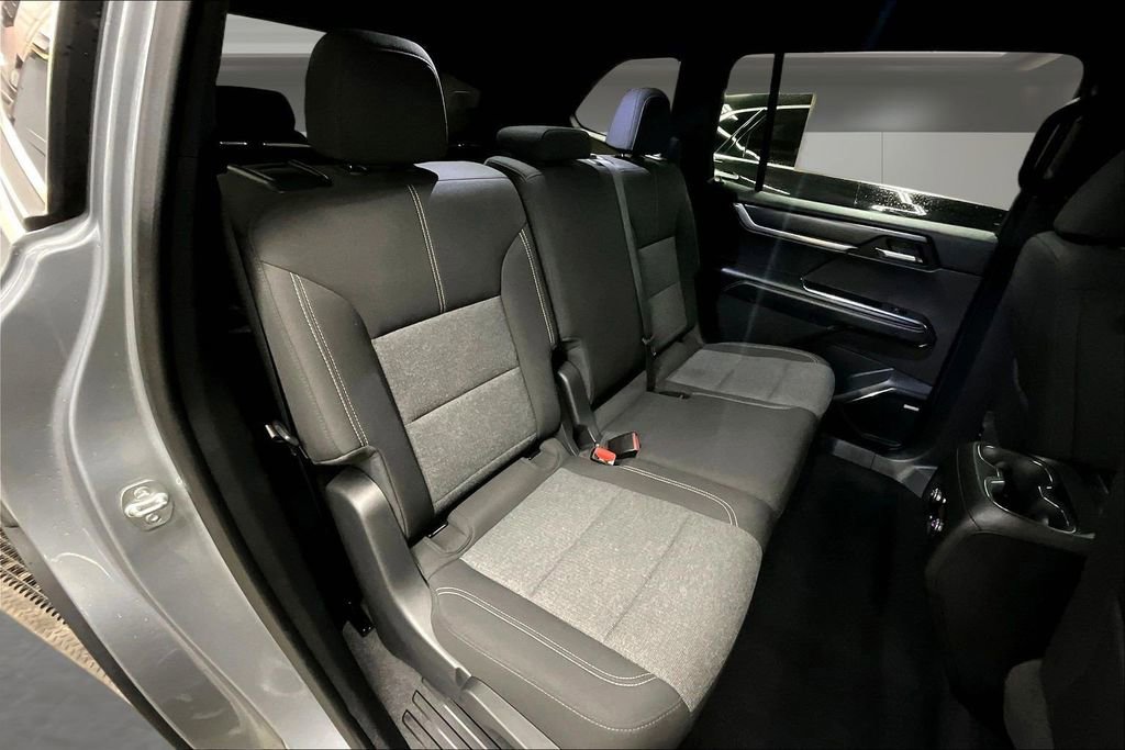 Used 2025 GMC Acadia Elevation image 25