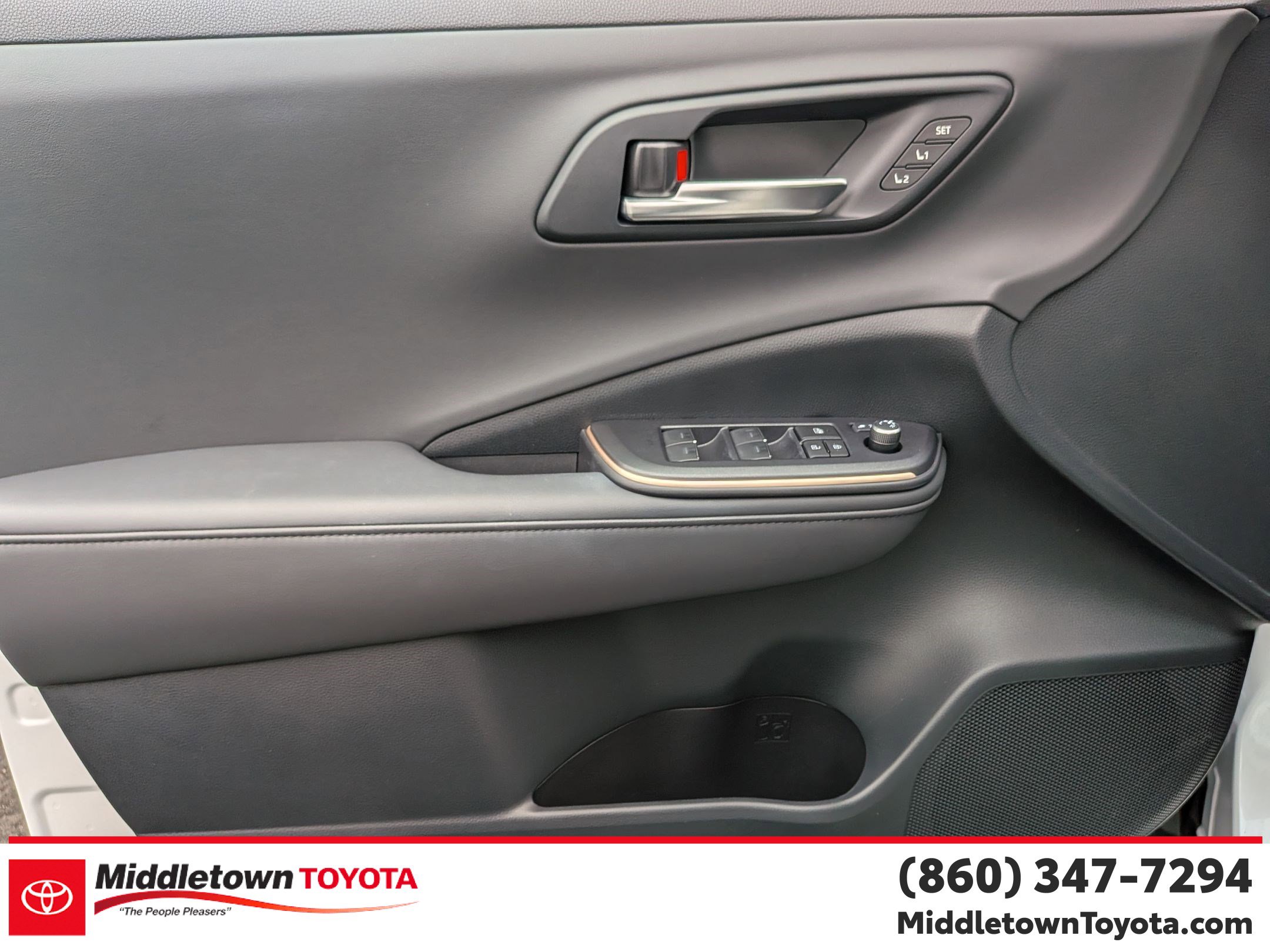 Used 2023 Toyota Crown Platinum image 10