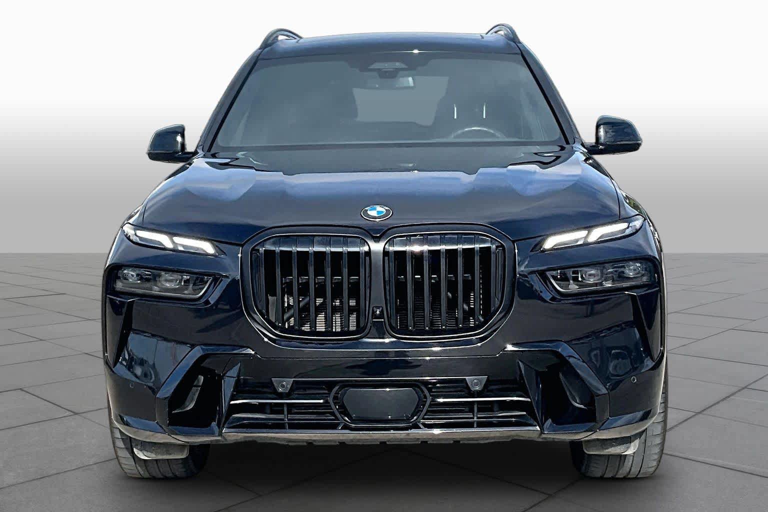 Used 2025 BMW X7 xDrive40i w/ M Sport Package AWD/4WD image 4
