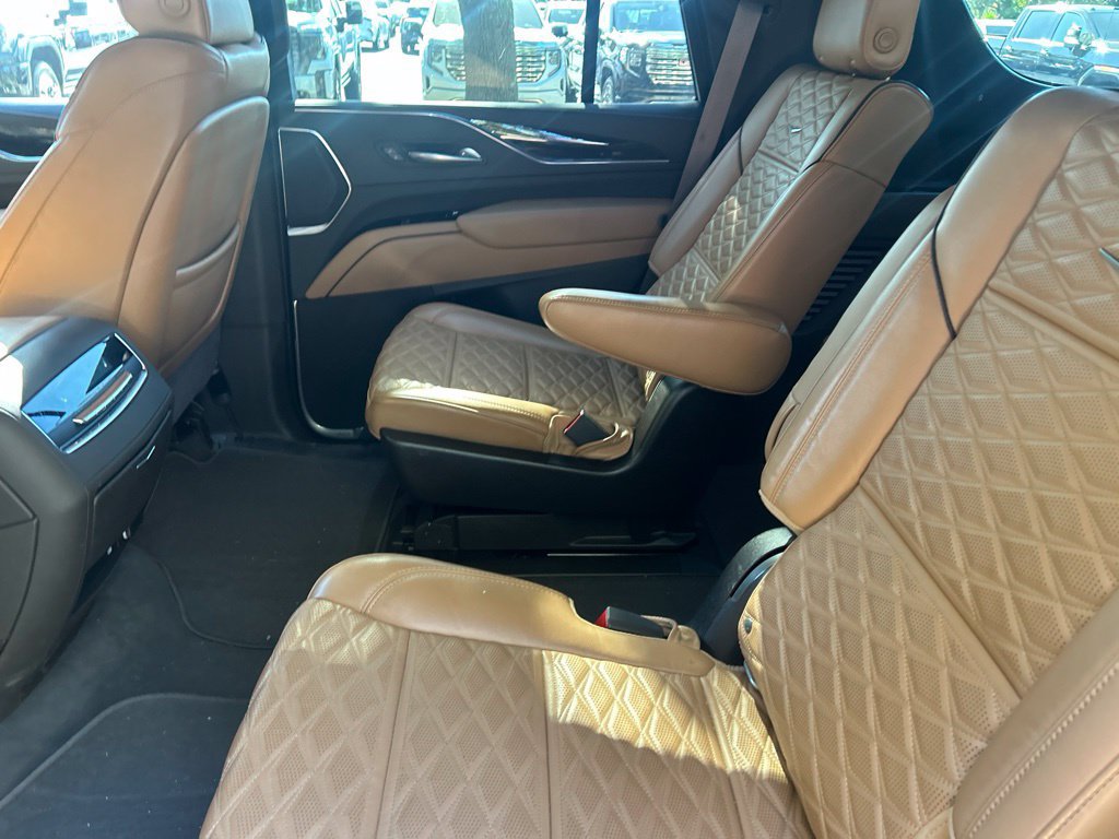 Used 2021 Cadillac Escalade Premium Luxury AWD/4WD image 10