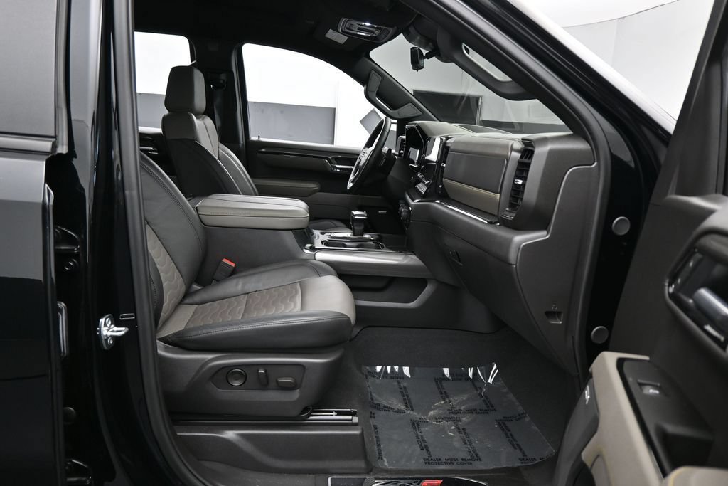 Used 2025 Chevrolet Silverado 1500 ZR2 w/ Technology Package AWD/4WD image 52