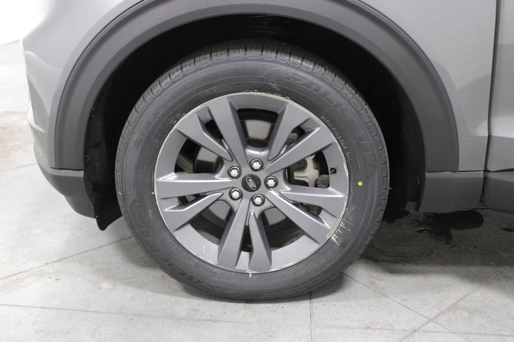 Used 2023 Ford Explorer XLT w/ Equipment Group 202A AWD/4WD image 61