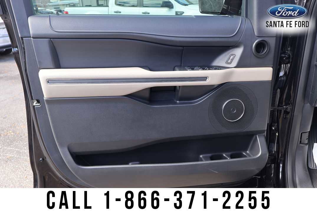 Used 2024 Ford Expedition XLT image 9