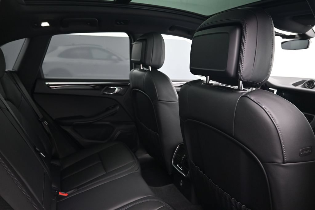 Certified 2026 Porsche Macan Turbo AWD/4WD image 7