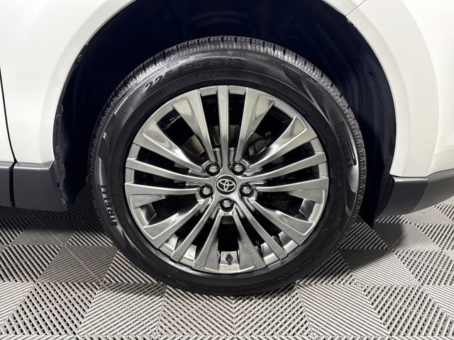 Certified 2024 Toyota Venza XLE AWD/4WD image 11