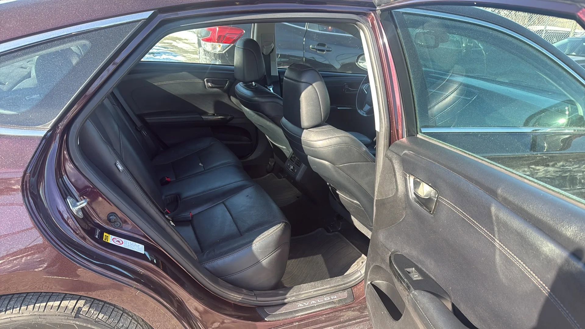 Used 2014 Toyota Avalon Limited w/ Technology Package FWD image 25