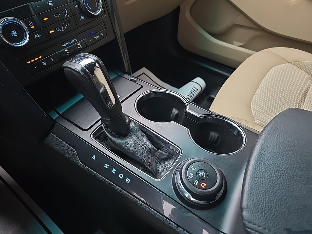 Used 2017 Ford Explorer XLT image 59