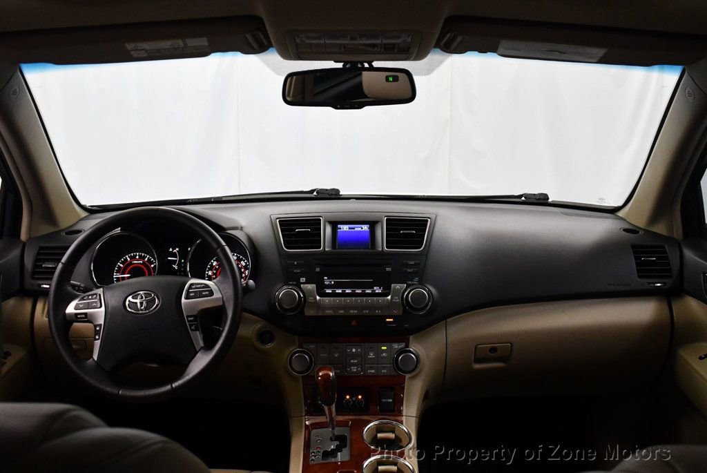 Used 2012 Toyota Highlander Limited w/ Tow Pkg image 32