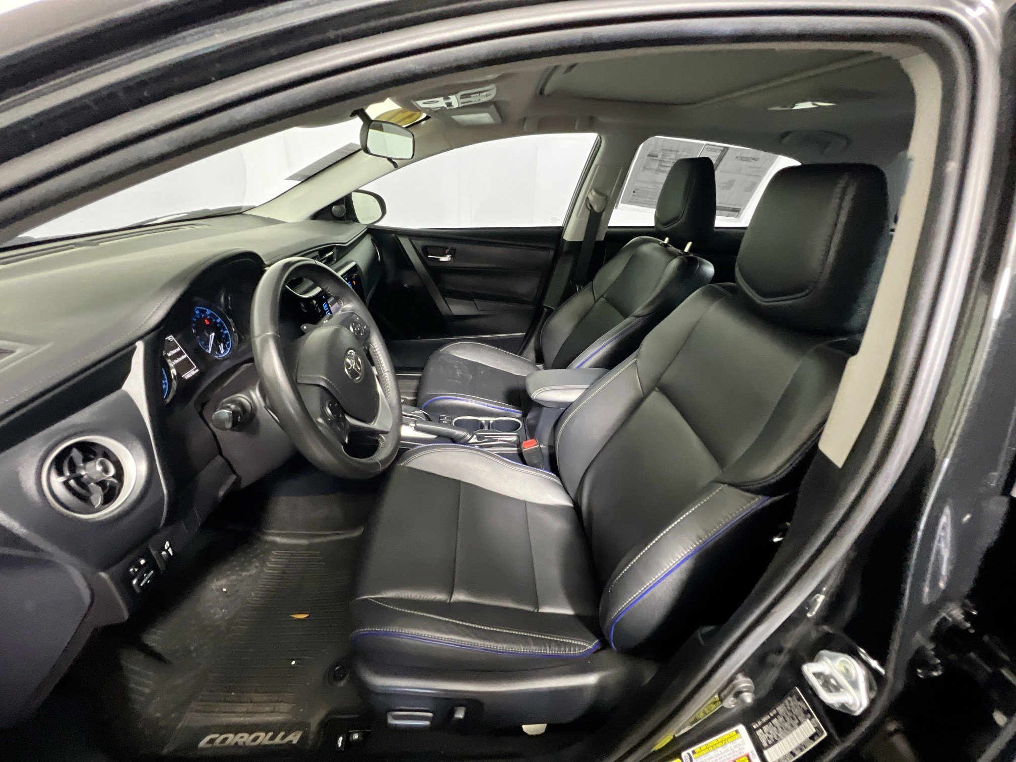 Used 2017 Toyota Corolla XSE FWD image 14