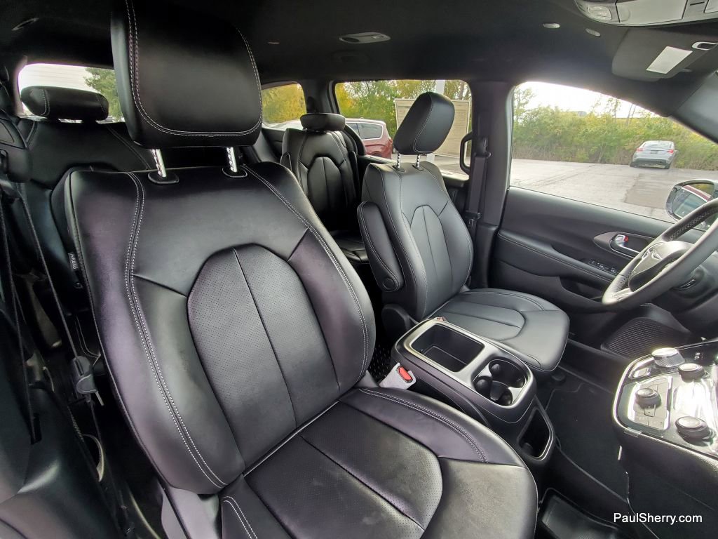 New 2026 Chrysler Voyager LX image 3