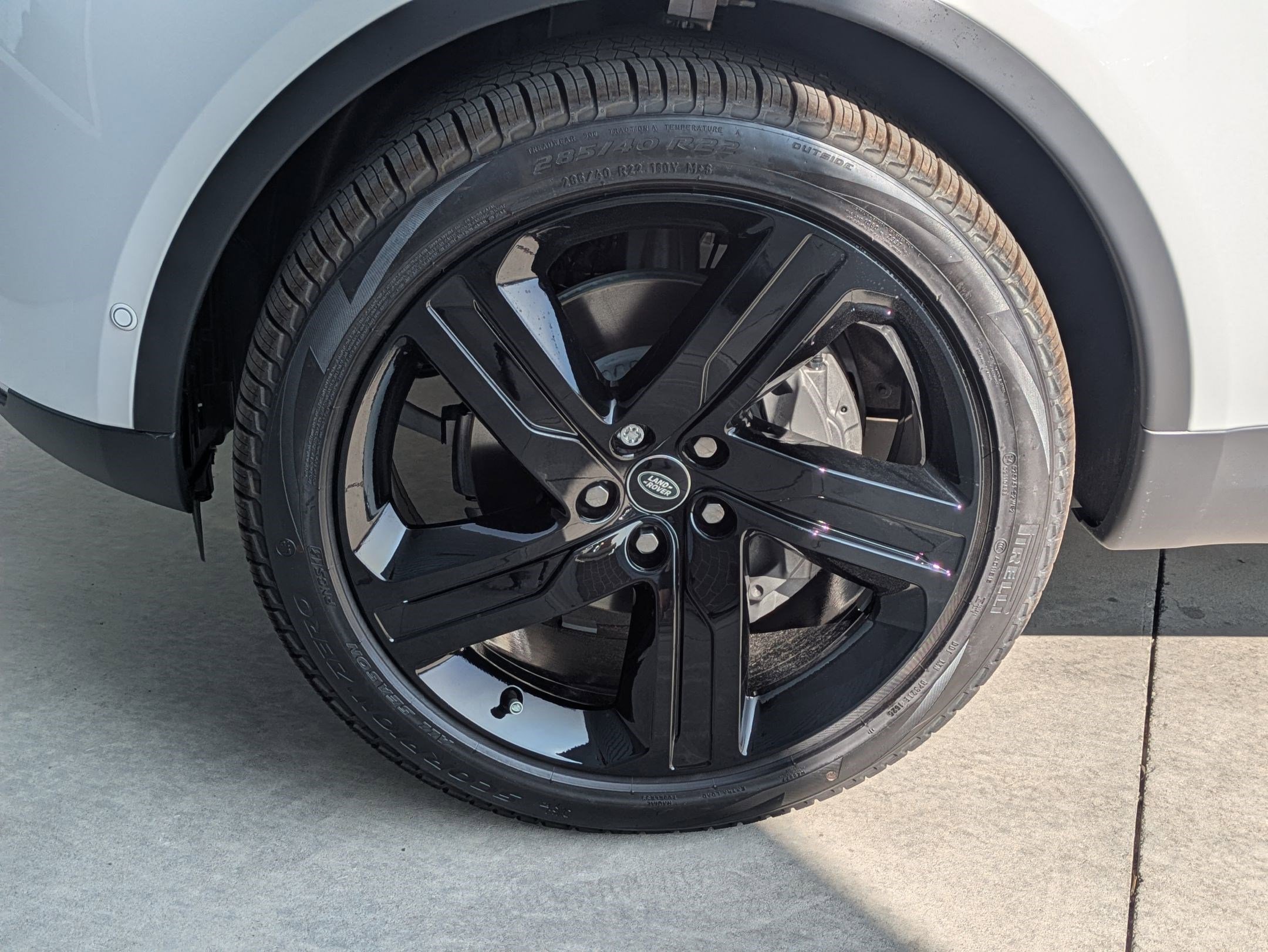 New 2025 Land Rover Discovery S image 18