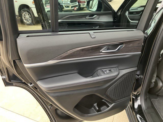 Certified 2025 Jeep Grand Cherokee Limited w/ Luxury Tech Group II image 22