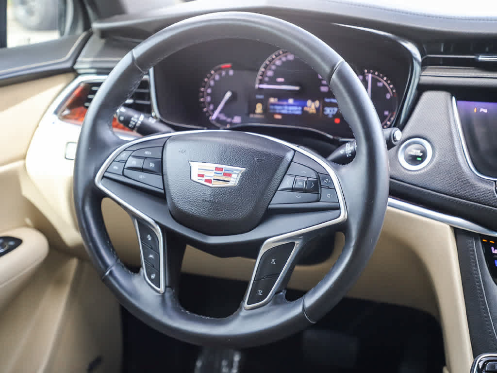 Used 2017 Cadillac XT5 Premium Luxury w/ LPO, Wheel Lock Package FWD image 16