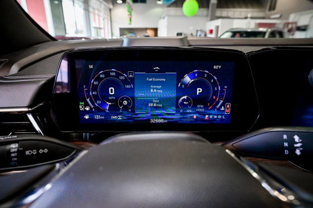 Used 2025 Chevrolet Suburban Z71 image 37