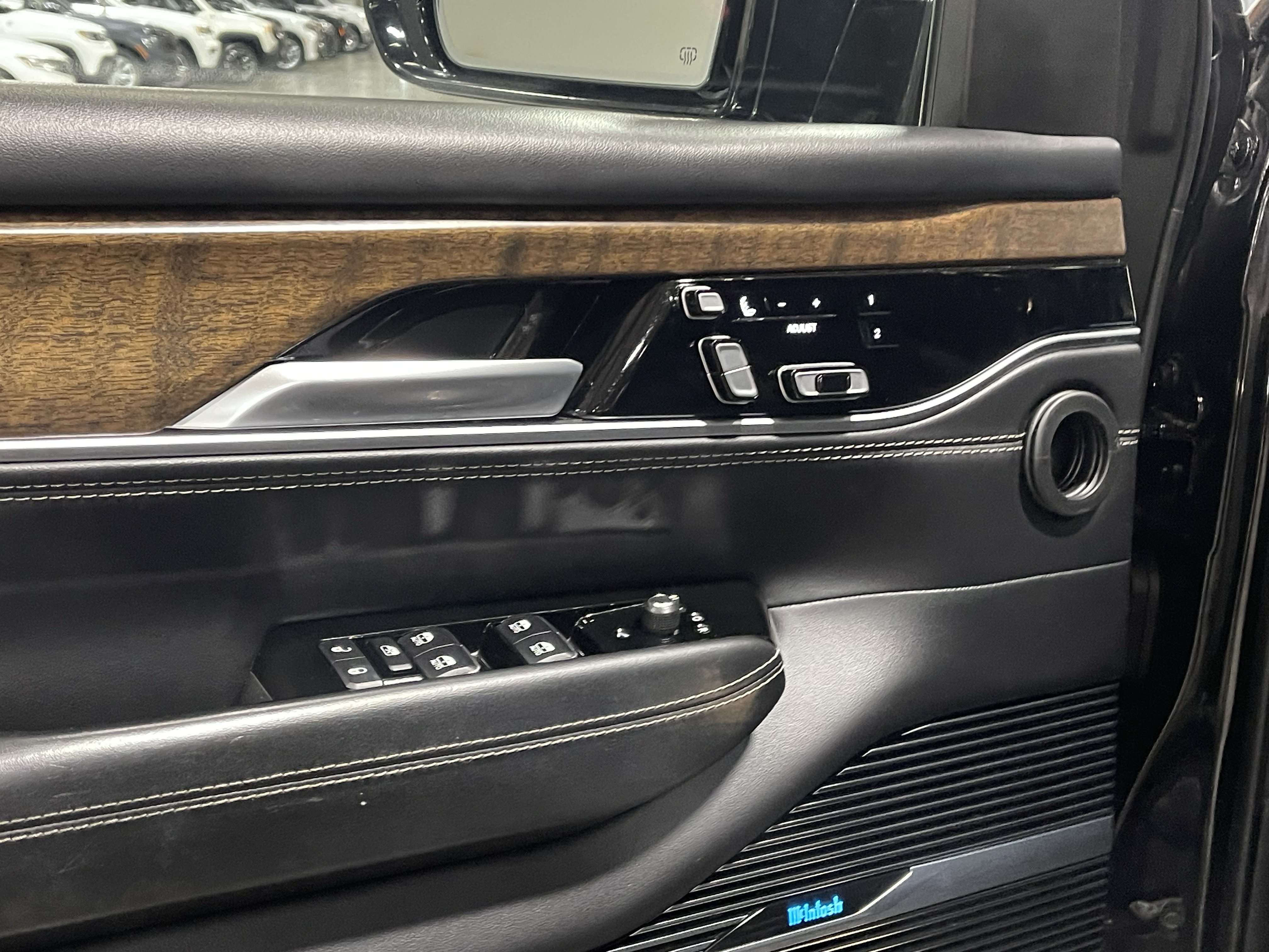 Used 2023 Jeep Grand Wagoneer Series II AWD/4WD image 18