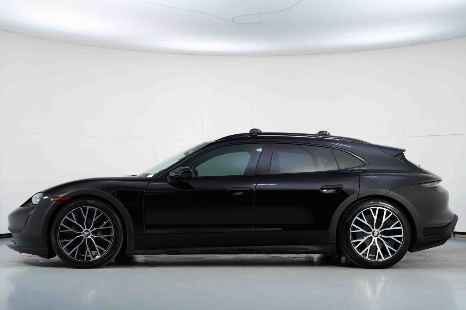 Used 2023 Porsche Taycan 4 Cross Turismo w/ Premium Package image 9