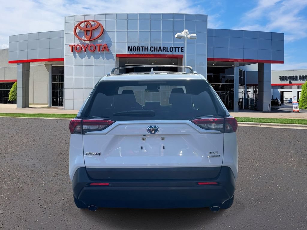 Used 2021 Toyota RAV4 XLE w/ XLE Grade Weather Package AWD/4WD image 7