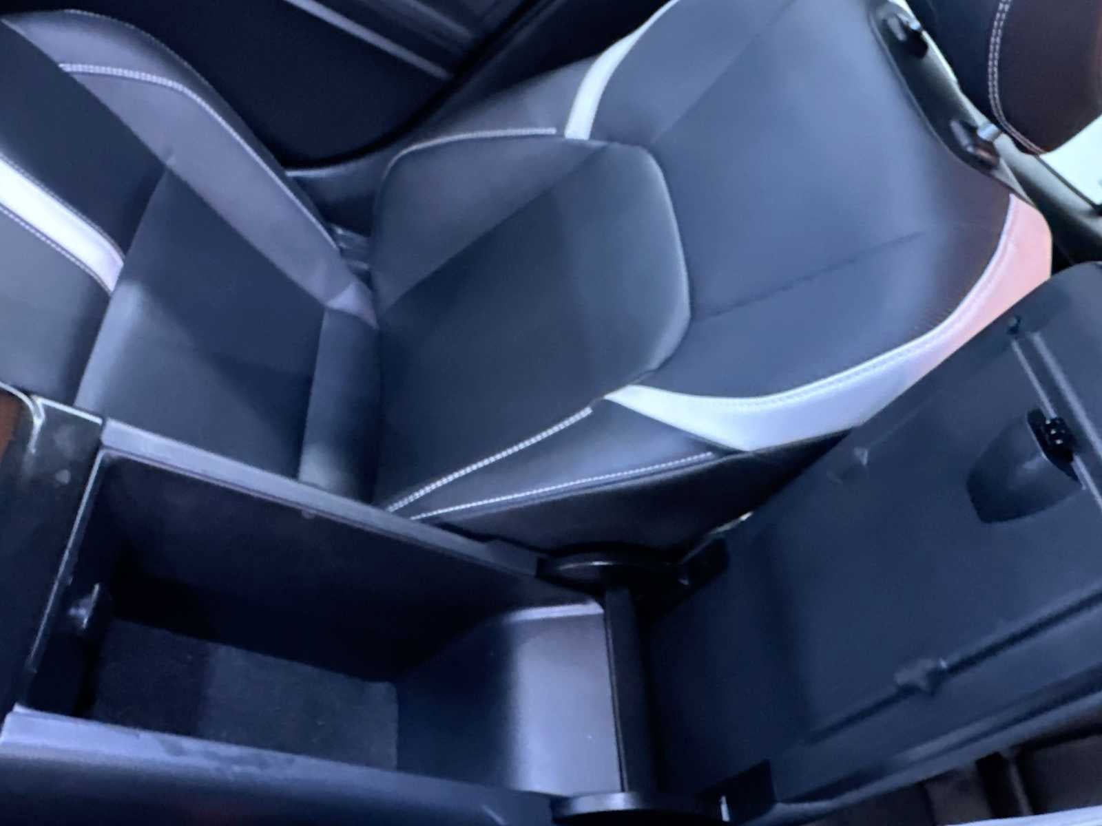 Used 2025 Toyota Camry SE w/ Convenience Package image 27