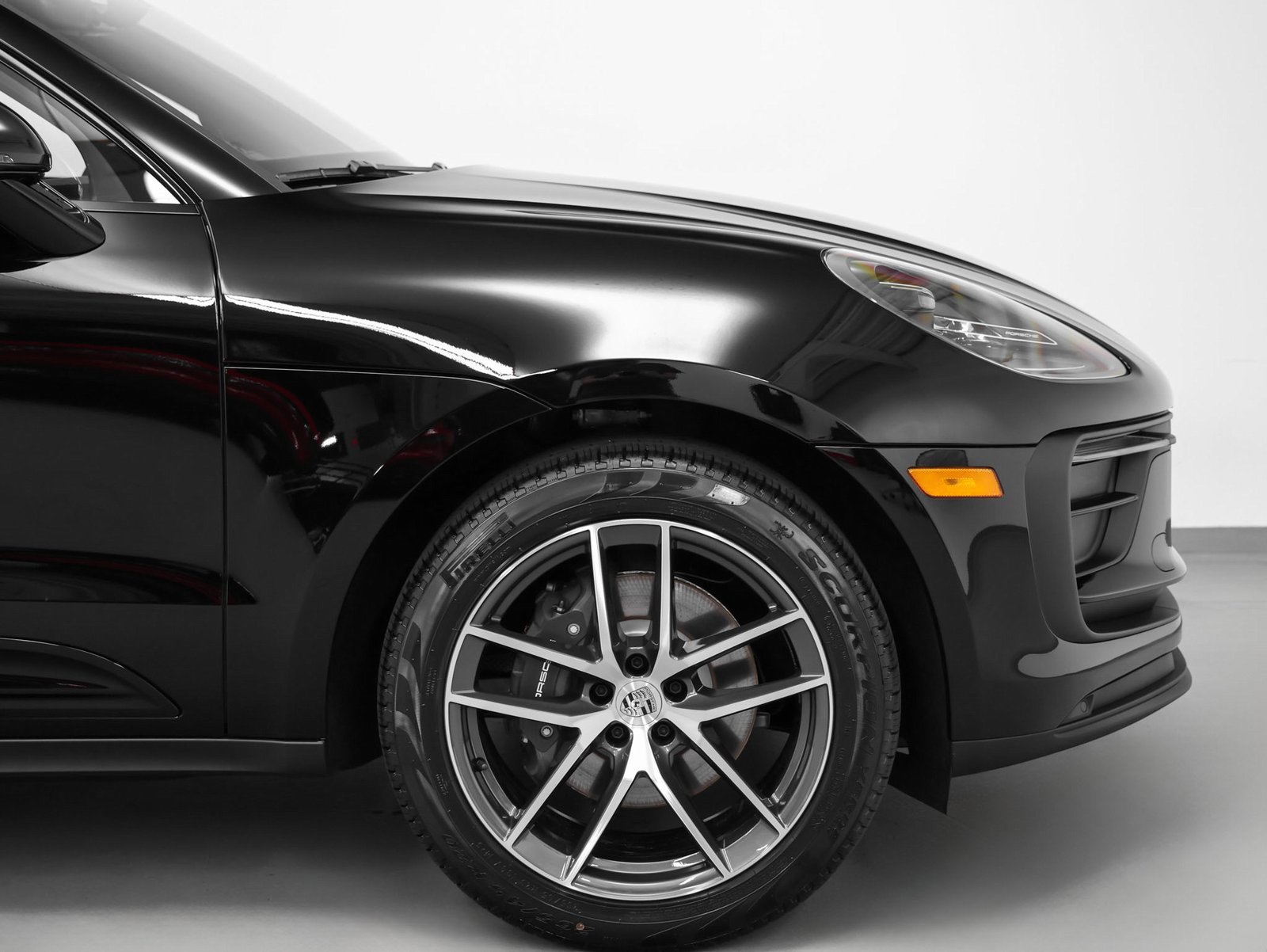 Certified 2025 Porsche Macan image 14