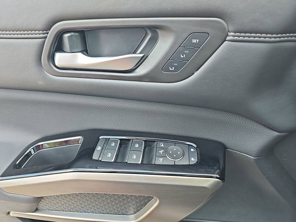 Used 2024 Nissan Pathfinder Platinum w/ Cargo Package image 33