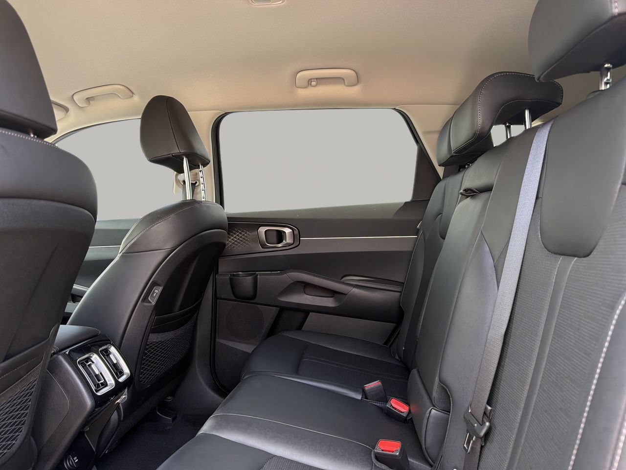 Used 2025 Kia Sorento S FWD image 16